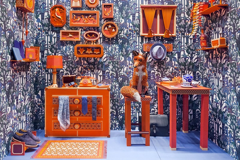 デザインスタジオ「Zim & Zou」が飾る Hermes のウィンドウ “キツネの隠れ家”