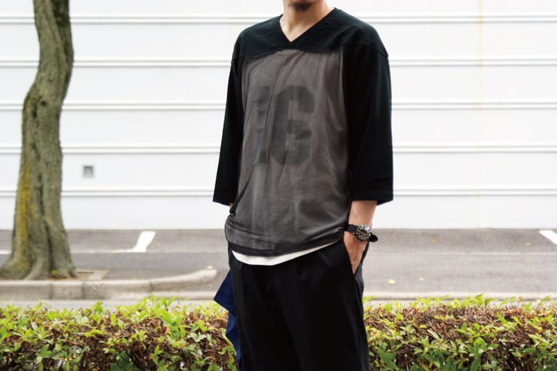 気鋭セレクトショップ “Harmonia” が UNUSED に別注したフットボールT