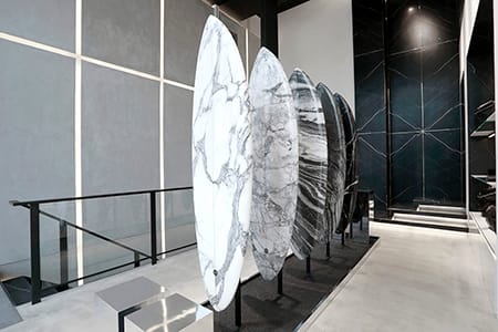 Alexander Wang×Haydenshapesのサーフボード インスタレーション