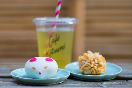 とらやが手がけるCAFÉ KITSUNÉの限定和菓子