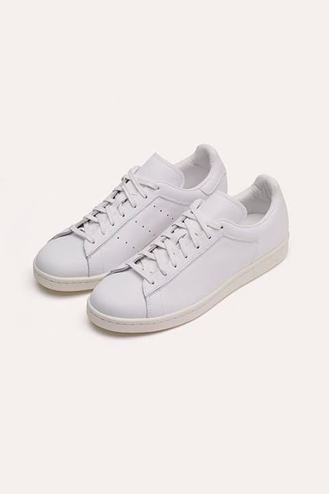 ドーバー ストリート マーケット限定のミニマルな「スタンスミス」