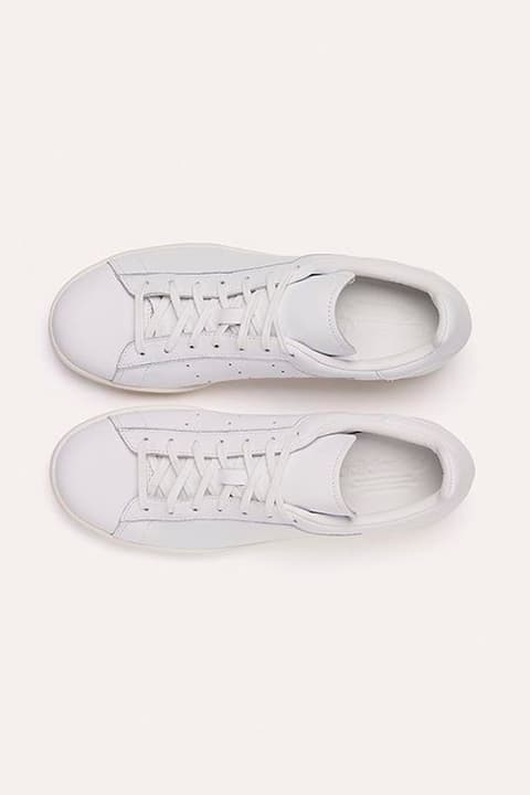 ドーバー ストリート マーケット限定のミニマルな「スタンスミス」