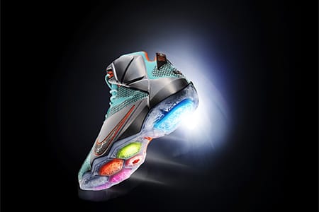 Nike “LeBron 12” 新作は7色展開