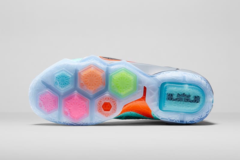 Nike “LeBron 12” 新作は7色展開