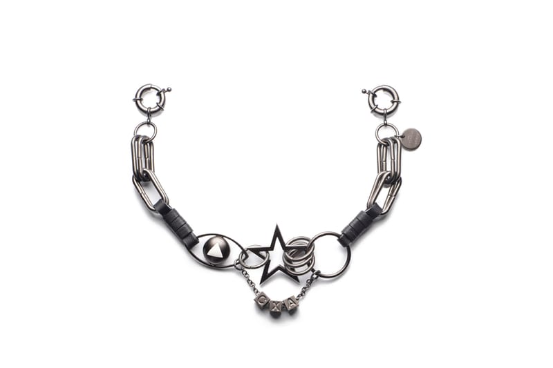 COACH x AMBUSH® バッグチャーム ブレスレットが誕生