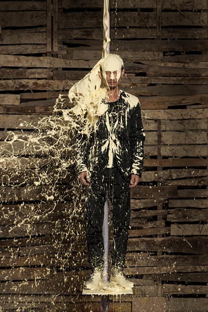 Ai WeiWei×Dover Street Marketのストーリー“Children of the Comme”がV MAGAZINEに収録