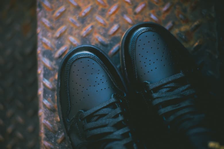 Air Jordan 1 Retro HIGH OG モノクロのブラックレザーアッパーで復活