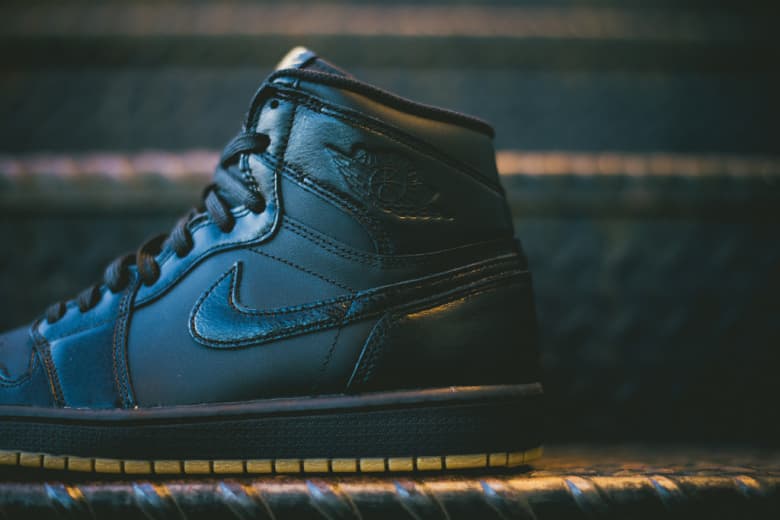 Air Jordan 1 Retro HIGH OG モノクロのブラックレザーアッパーで復活