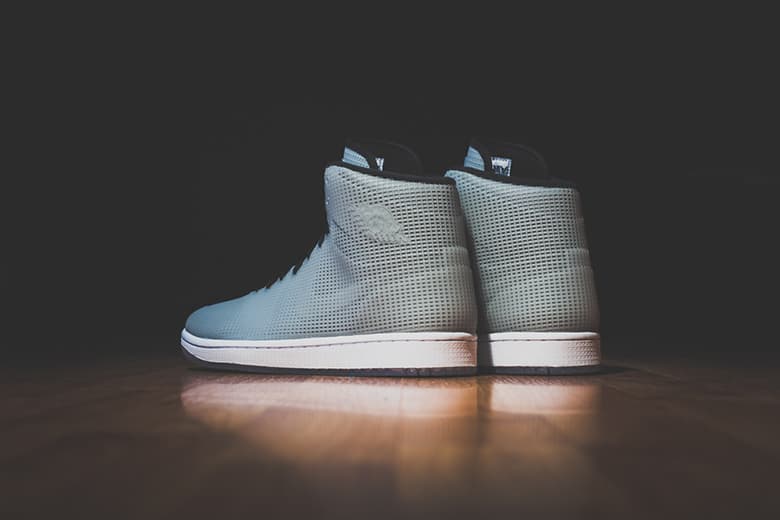 大晦日にリリース予定の Air Jordan 4LAB1 "Glow"