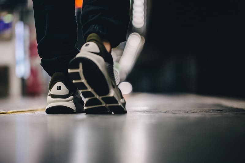 話題の fragment design x Nike Sock Dart "Dark Loden" が編集部に到着