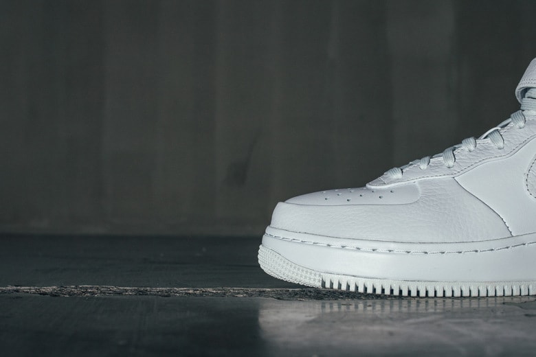 プレミアム仕様の Nike Air Force 1 CMFT ディテールカット