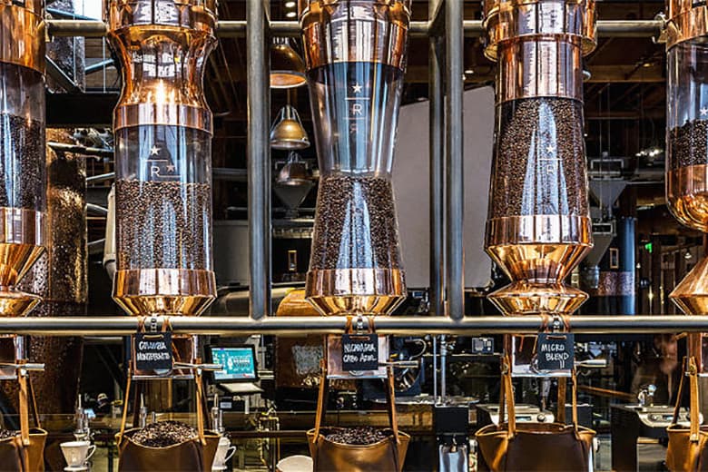 Starbucks の未来？ シアトルにオープンした世界最大の店舗は焙煎所付き