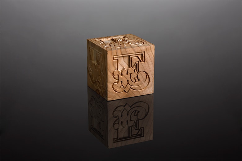 Ben Eine のキューブ作品「URBAN[E]」がグローバル展開