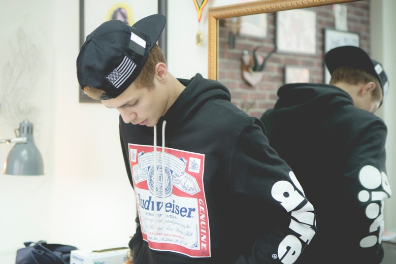 ALIFE x Budweiser のコラボコレクションが発売