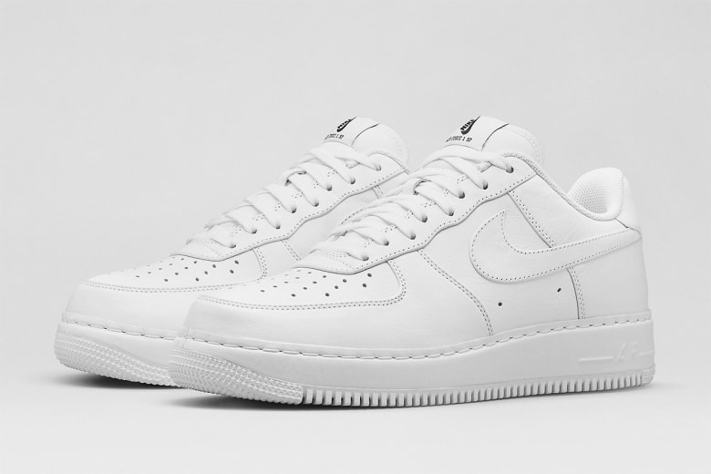 アイコニックなデザインをアップデートした Nike Air Force 1 CMFT 