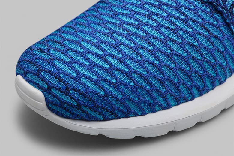 超軽量かつ柔軟性に優れた Nike Roshe Flyknit 