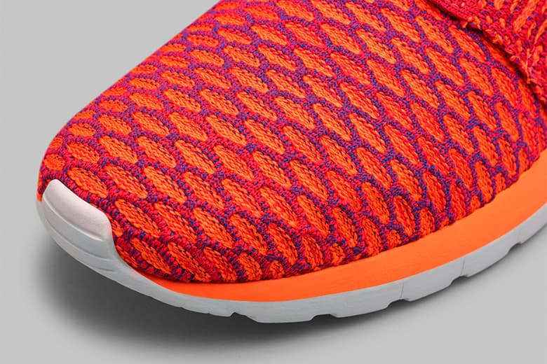超軽量かつ柔軟性に優れた Nike Roshe Flyknit 