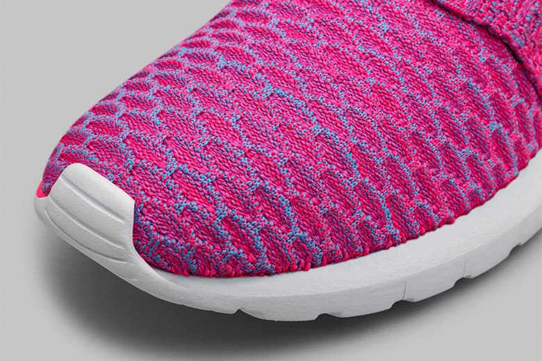 超軽量かつ柔軟性に優れた Nike Roshe Flyknit 