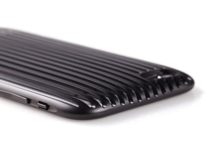 日本の“最新伝統工芸”が光る、15万円のiPhone 6 ケース "The Slit" 