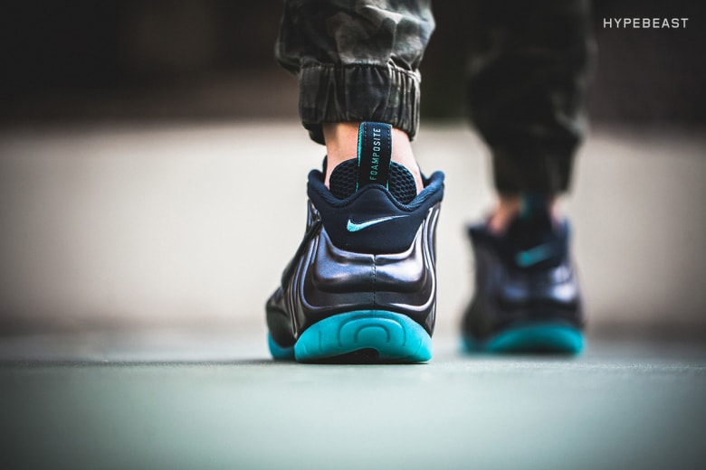 Nike Air Foamposite Pro “Dark Obsidian” にクローズアップ