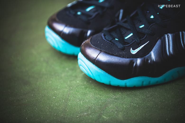 Nike Air Foamposite Pro “Dark Obsidian” にクローズアップ