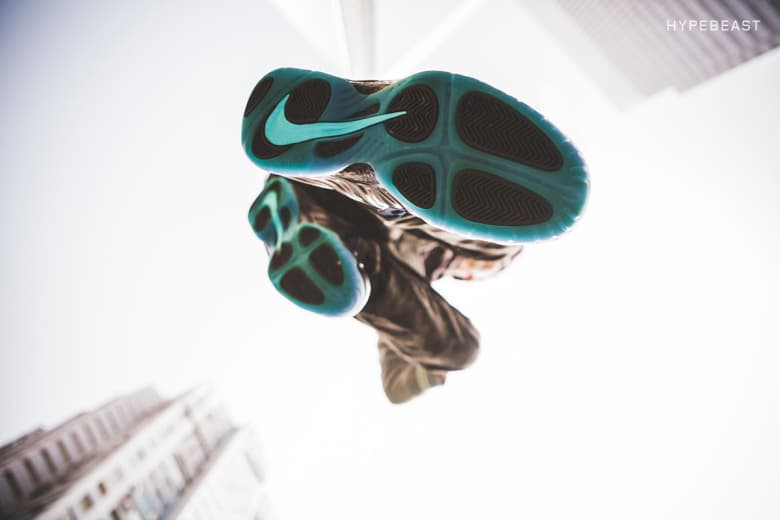 Nike Air Foamposite Pro “Dark Obsidian” にクローズアップ