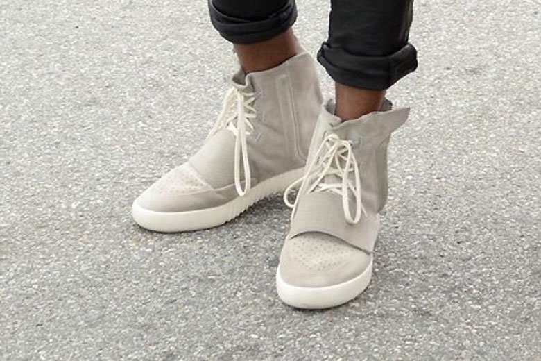 Kanye West が公の場に adidas Yeezy 750 Boost を着用して登場