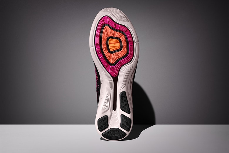 Nike Flyknit Lunar 3 優れた機能性のランニングシューズ
