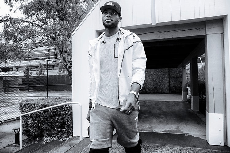 機能性に富んだ高パフォーマンスの Nike Tech Aeroshield Windrunner