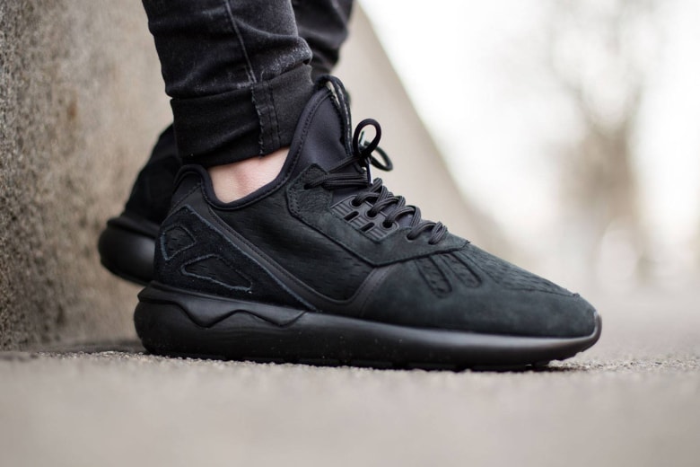 オールブラックのモードな adidas Originals Tubular Runner "Core Black"