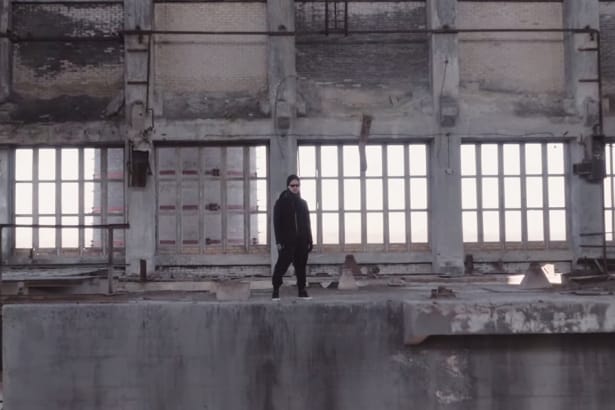 最新号の表紙に登場した Errolson Hugh 撮影の裏側