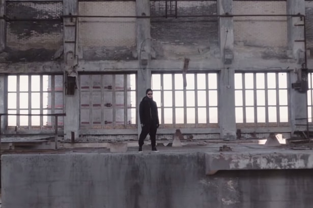 最新号の表紙に登場した Errolson Hugh 撮影の裏側