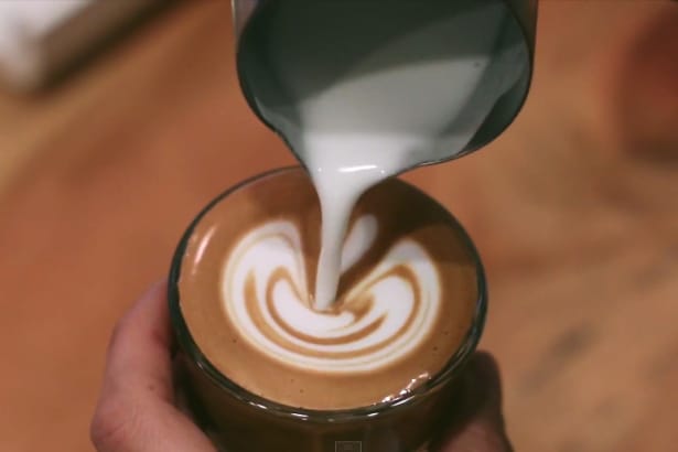 HYPEBEAST Eats…マイスターが注ぐ Menotti's の“The Gibraltar”