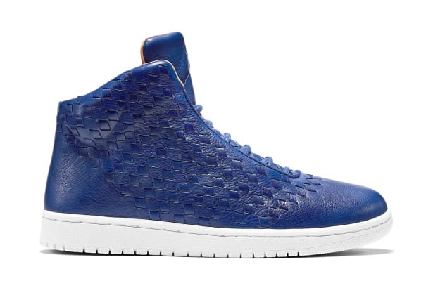 耐久性と快適性を備えた Jordan Shine “Deep Royal Blue” 
