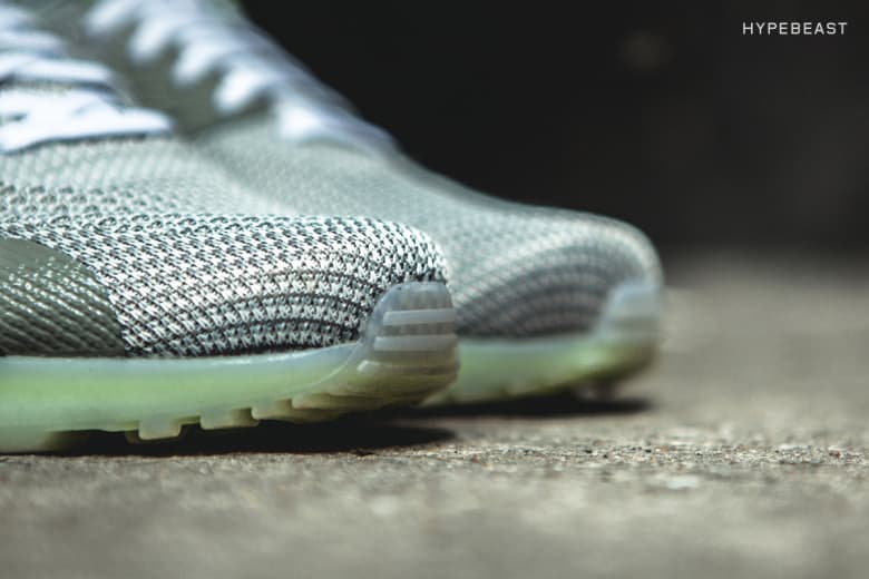 Nike Air Max 90 Knit Jacquard ICE QS Grey Mist にクローズアップ