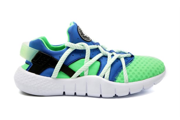 ミントグリーンとブルーのヴィヴィッドな Nike Huarache NM “Scream Green”