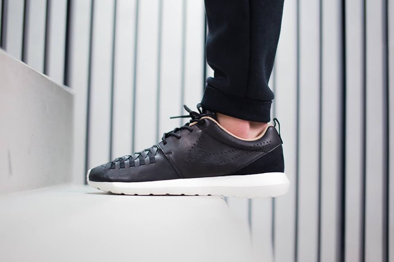 ウーブンアッパーが印象的な Nike Roshe Run NM Woven SD