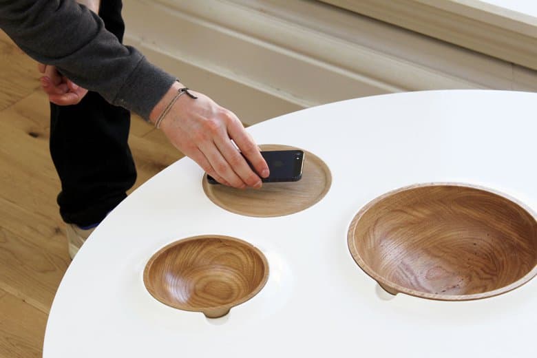 Bem Robinson が手がけるボウル付きのコーヒーテーブル