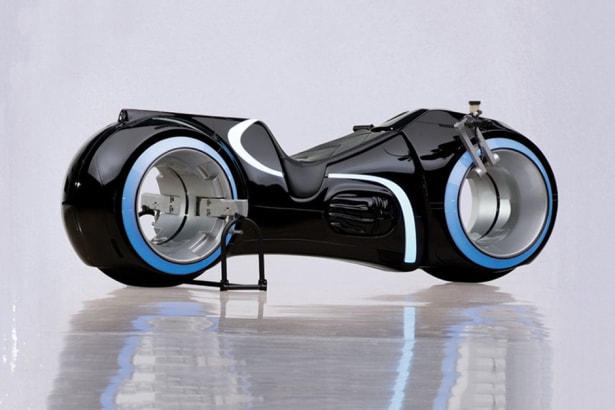 『Tron: Legacy』に登場する Lightcycle のレプリカが4万ドルで手に入る?