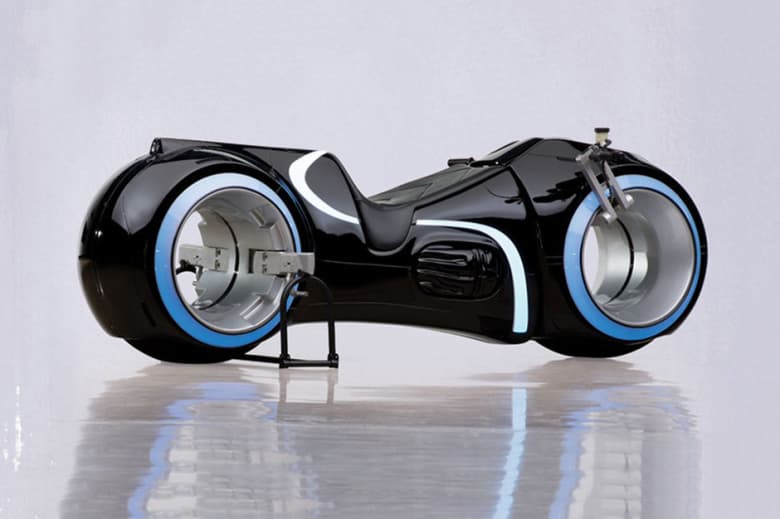 『Tron: Legacy』に登場する Lightcycle のレプリカが4万ドルで手に入る？