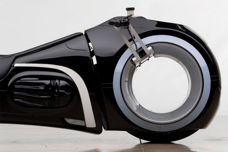 『Tron: Legacy』に登場する Lightcycle のレプリカが4万ドルで手に入る？