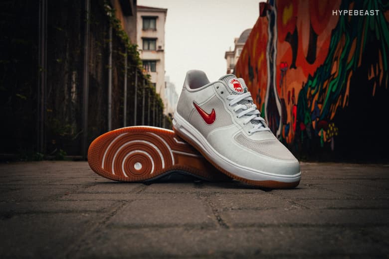 CLOT の10周年を記念したスペシャルモデル Nike Lunar Force 1