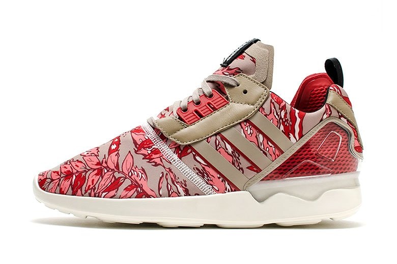 ハワイアンプリントを施した adidas ZX8000 Boost