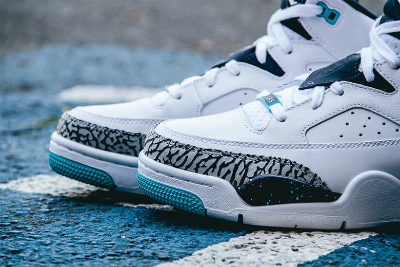 ハイブリッドな Air Jordan Son of Mars Low White/Midnight Navy