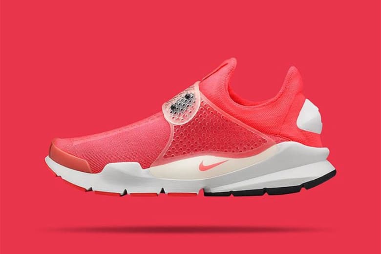 シーズナルカラーの NikeLab Sock Dart SP “Pink”