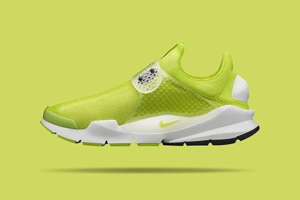 色鮮やかなイエローグリーンの NikeLab Sock Dart SP