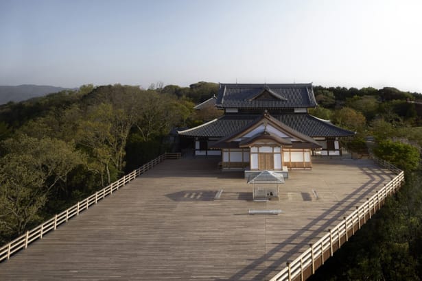 吉岡徳仁が手がける茶道の原点を問う展覧会“ガラスの茶室 - 光庵”
