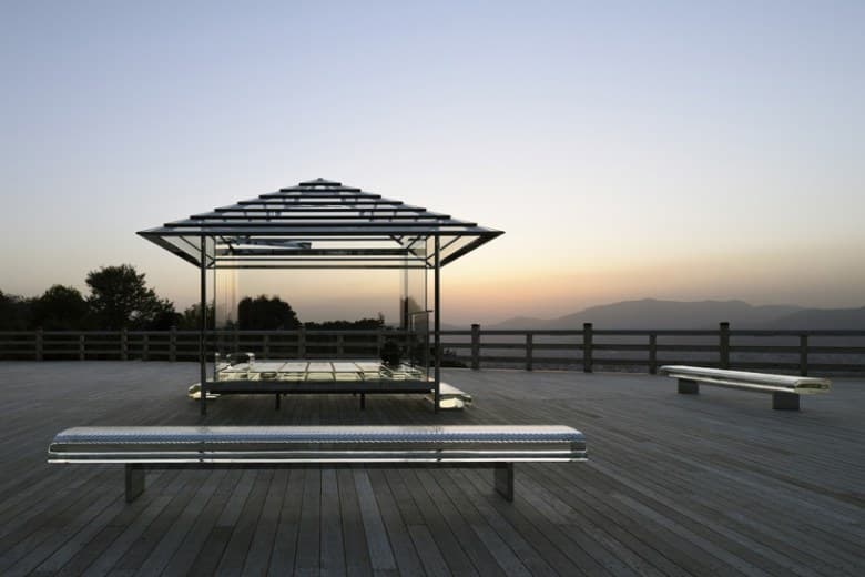 吉岡徳仁が手がける茶道の原点を問う展覧会“ガラスの茶室 - 光庵”