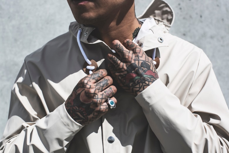 STUSSY Livin' GENERAL STORE x RAINS フード付きレインジャケット
