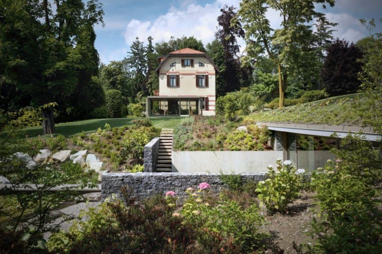 act_romegialli が19世紀の建造物をリノベートしプールを設置